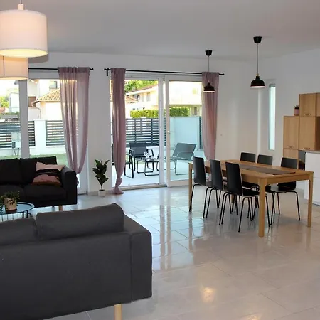Family Beach Haus Villa