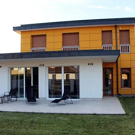 Villa Family Beach Haus *